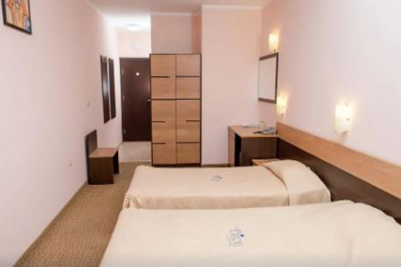 Hotel Bijou Равда Екстер'єр фото