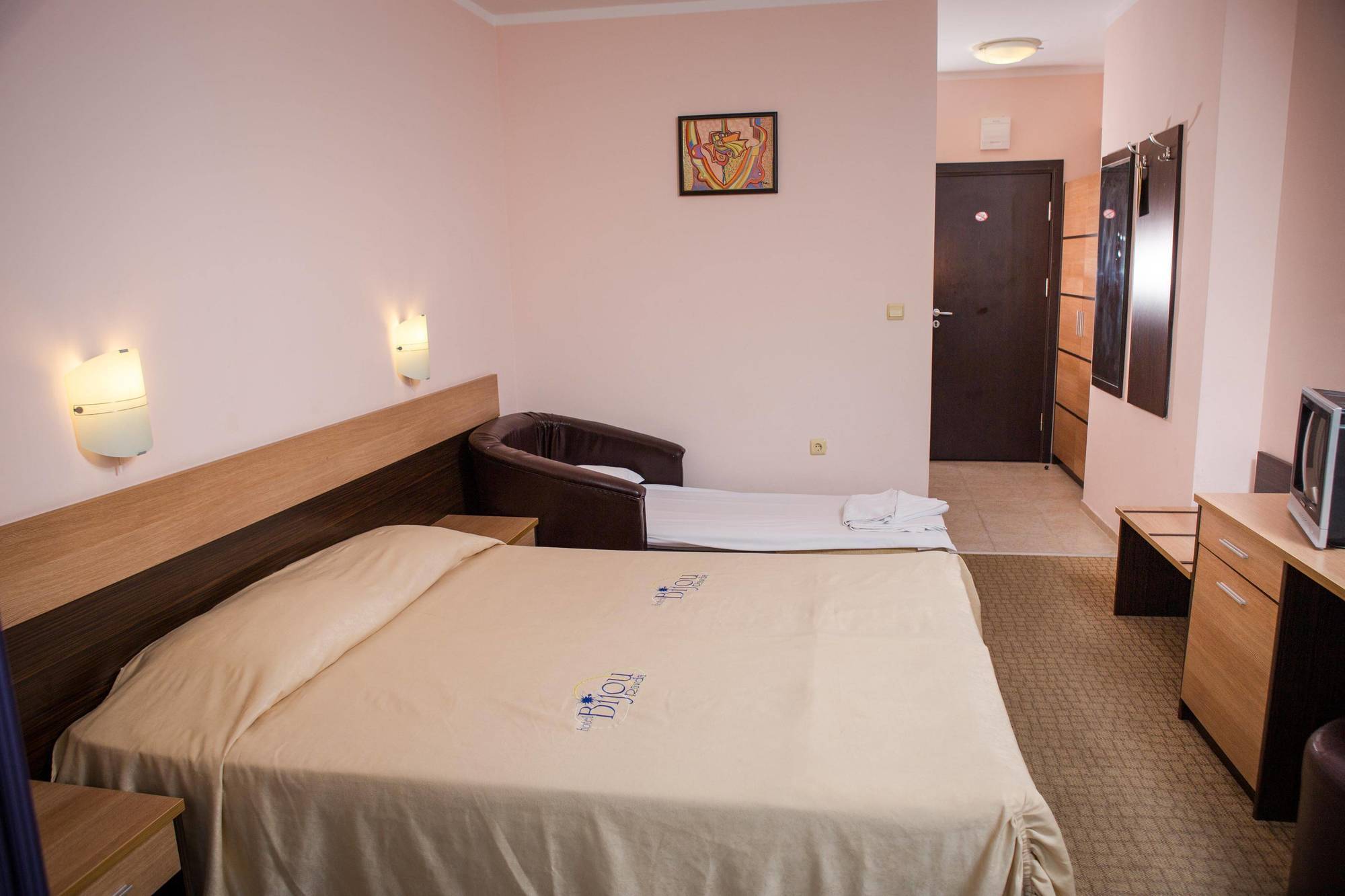 Hotel Bijou Равда Екстер'єр фото